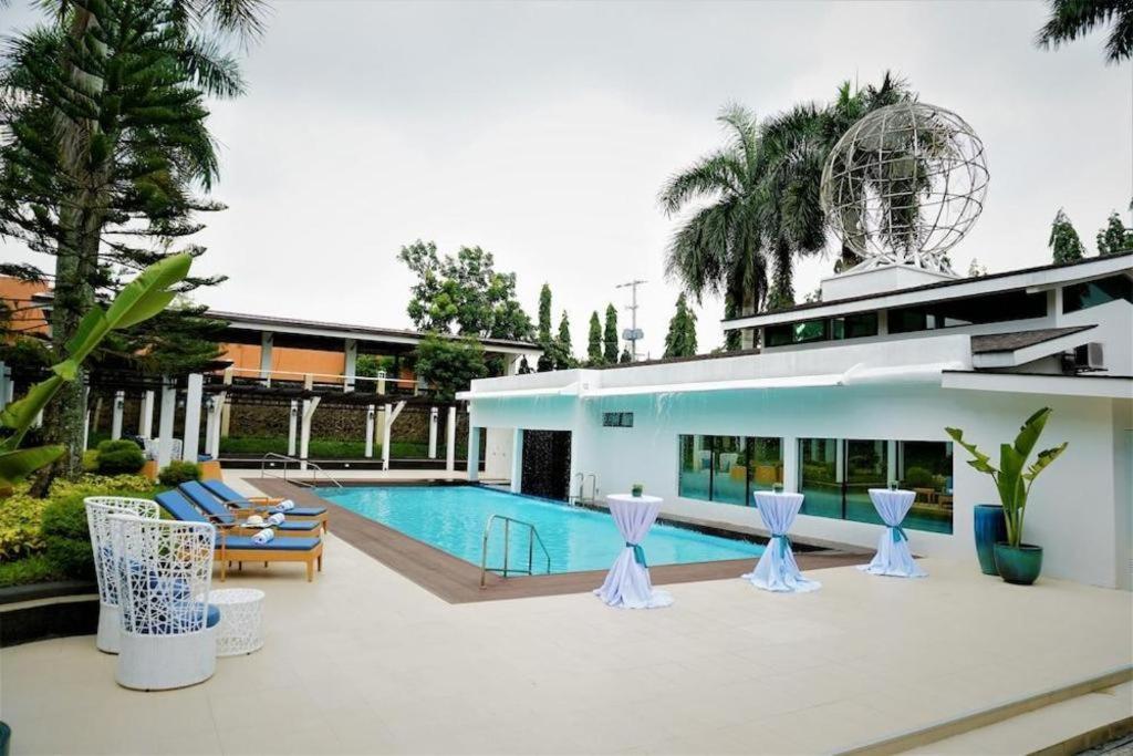 Whitewoods Convention And Leisure Hotel Silang Exterior photo
