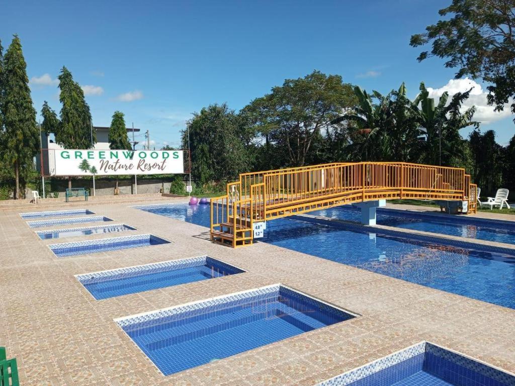 Whitewoods Convention And Leisure Hotel Silang Exterior photo